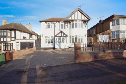 5 bedroom detached house to rent, College Gardens, London, E4