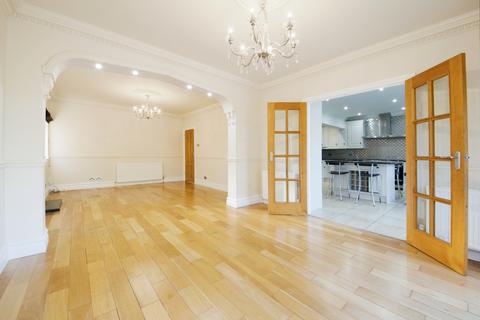 5 bedroom detached house to rent, College Gardens, London, E4