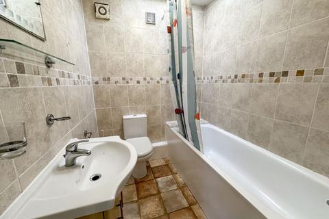 1 bedroom flat to rent, Lent Rise Road, Slough, SL1