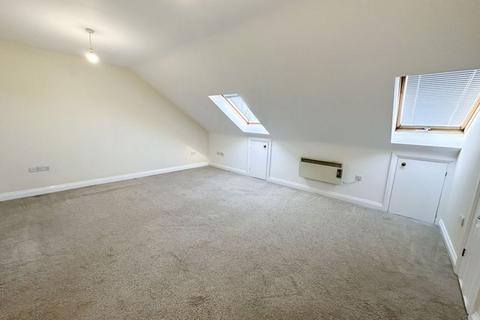 1 bedroom flat to rent, Lent Rise Road, Slough, SL1