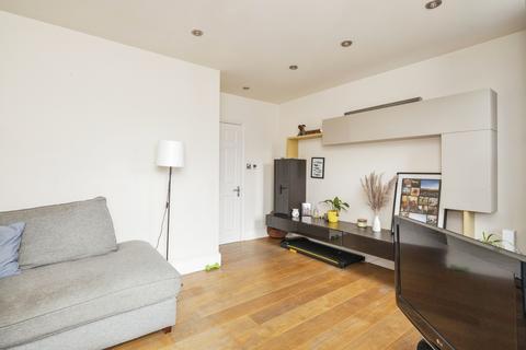 2 bedroom apartment to rent, Vant Road, London