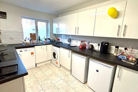 5 bedroom terraced house to rent, Herald Close, NG9