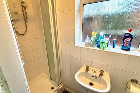 6 bedroom terraced house to rent, Church Street, NG7