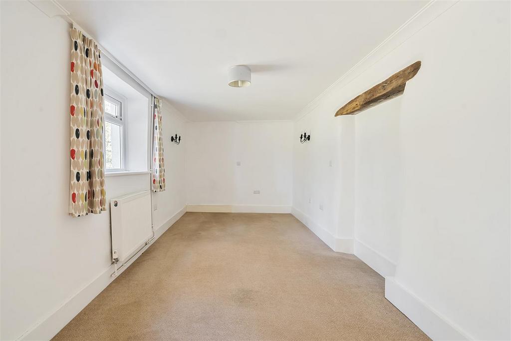 https://media.onthemarket.com/properties/16202558/1520826684/image-11-1024x1024.jpg