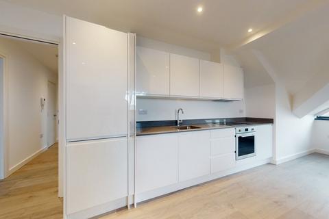 3 bedroom flat to rent, Riverbank Way