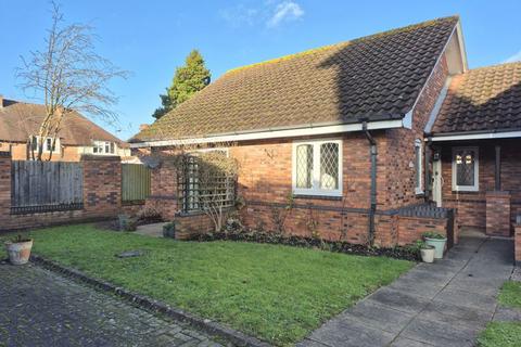 2 bedroom semi-detached bungalow to rent, Checkley Croft, Sutton Coldfield B76