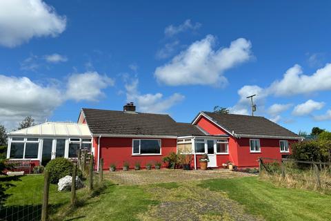 3 bedroom property with land for sale, Cwrtnewydd, Llanybydder, SA40