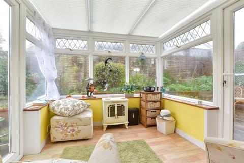 2 bedroom semi-detached bungalow for sale, Nelson Drive, Cowes, Isle of Wight