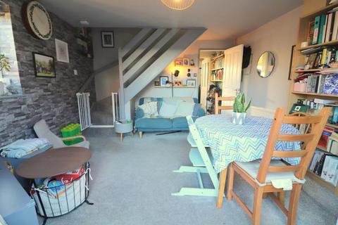 undefined, Luton LU2