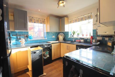 undefined, Luton LU2