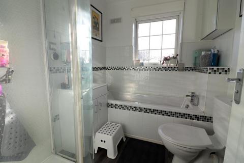 undefined, Luton LU2