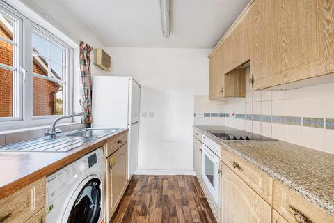 7 Chamberlain Gardens, Hounslow, TW3 4NF