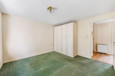 7 Chamberlain Gardens, Hounslow, TW3 4NF