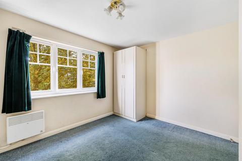 7 Chamberlain Gardens, Hounslow, TW3 4NF