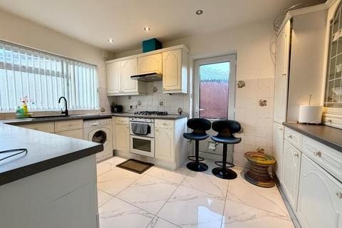 3 bedroom detached house for sale, St Bernards Close, Saints, Luton, Bedfordshire, LU3 1QF