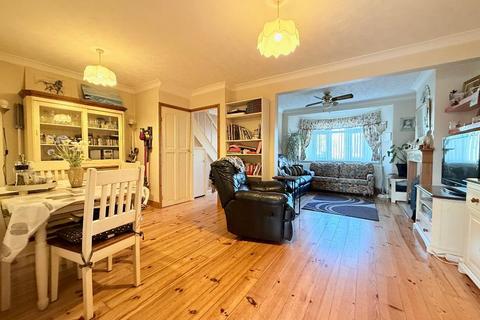 3 bedroom end of terrace house for sale, Browning Road, L & D Borders, Luton, Bedfordshire, LU4 0LE