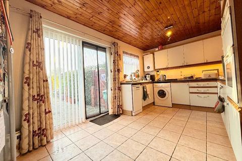 3 bedroom end of terrace house for sale, Browning Road, L & D Borders, Luton, Bedfordshire, LU4 0LE