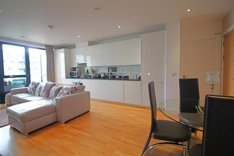 2 bedroom flat to rent, Mirabelle Gardens, London