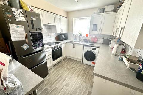 2 bedroom flat for sale, Greystone Avenue, Worthing, West Sussex, BN13 1LR