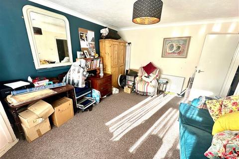 10 Greystone Avenue, Worthing, BN13 1LR