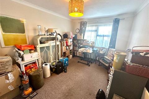 10 Greystone Avenue, Worthing, BN13 1LR
