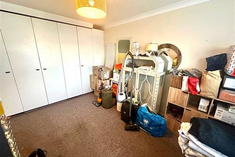 10 Greystone Avenue, Worthing, BN13 1LR