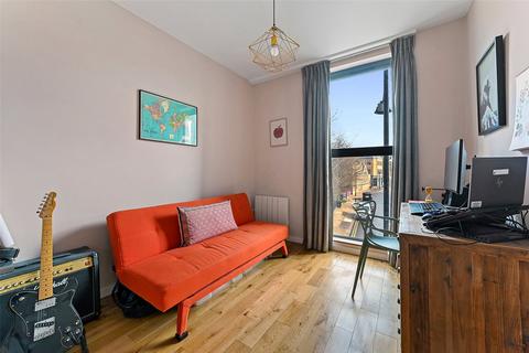 2 bedroom apartment for sale, Guide £500,000 - £525,000 Brady Street, London E1