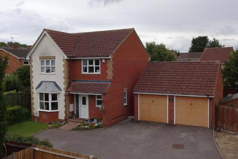 4 bedroom detached house for sale, Bedford Road, Houghton Regis, Dunstable, Bedfordshire, LU5