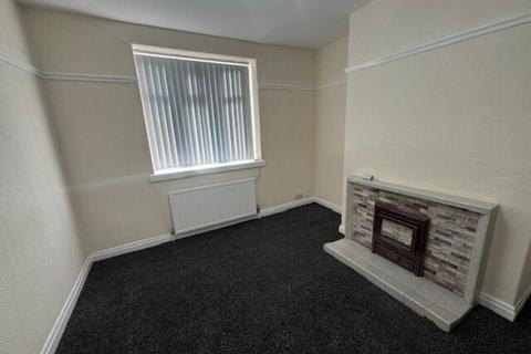 3 bedroom semi-detached house to rent, York avenue, Huddersfield HD2