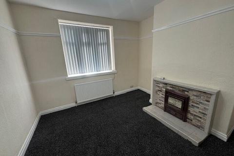 3 bedroom semi-detached house to rent, York avenue, Huddersfield HD2