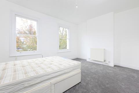 4 bedroom terraced house to rent, Margate Road, London SW2