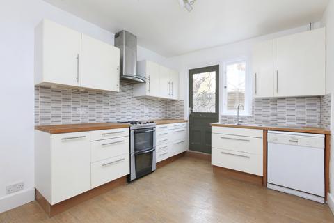 4 bedroom terraced house to rent, Margate Road, London SW2