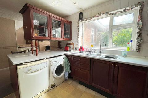 3 bedroom end of terrace house for sale, Melksham Gardens, Romford