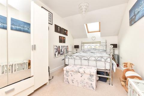 2 bedroom flat for sale, Chaldon Road, Caterham, Surrey