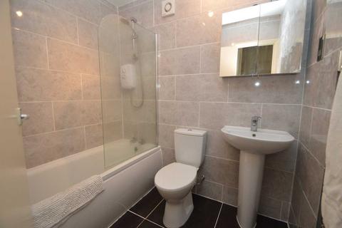 2 bedroom apartment to rent, ADDLESTONE