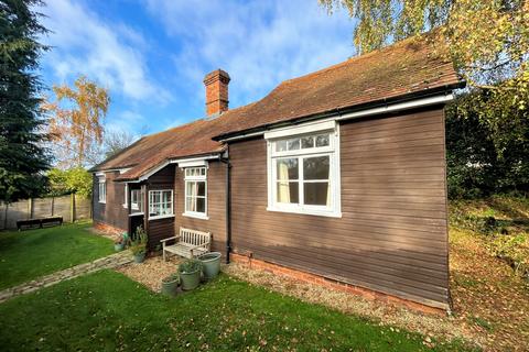 2 bedroom bungalow to rent, Witheridge Hill, Henley-On-Thames RG9