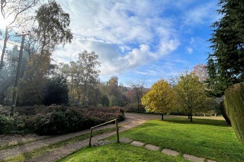 2 bedroom bungalow to rent, Witheridge Hill, Henley-On-Thames RG9