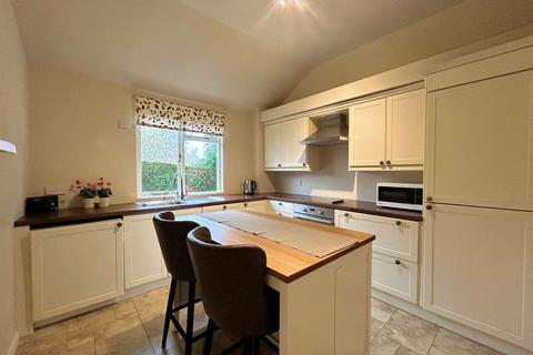 2 bedroom bungalow to rent, Witheridge Hill, Henley-On-Thames RG9