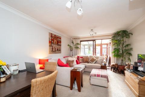10 Alpine View, Carshalton, SM5 3QJ