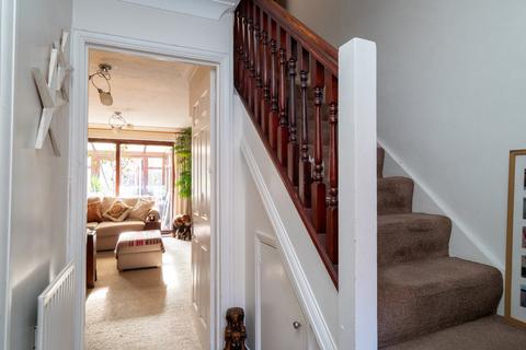 10 Alpine View, Carshalton, SM5 3QJ