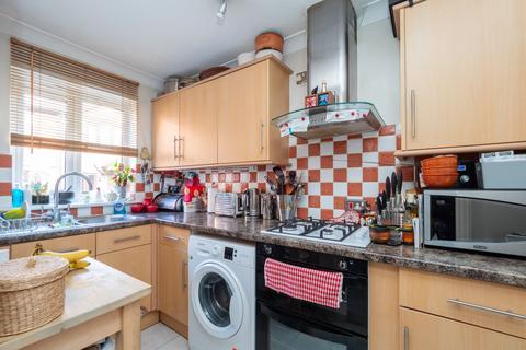 10 Alpine View, Carshalton, SM5 3QJ