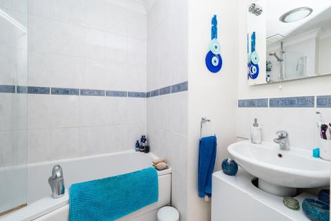 10 Alpine View, Carshalton, SM5 3QJ