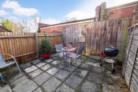 10 Alpine View, Carshalton, SM5 3QJ