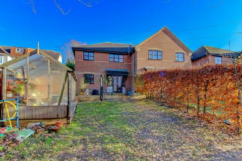 2 bedroom end of terrace house for sale, Lawsone Rise, Buckinghamshire HP13