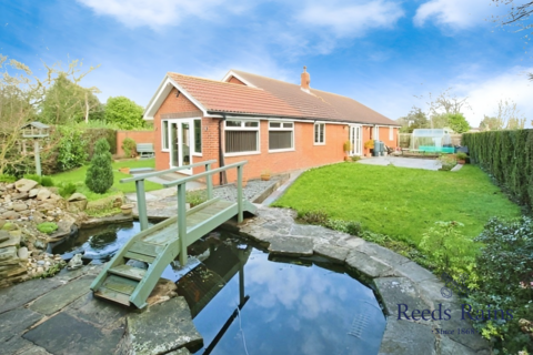 4 bedroom bungalow for sale, The Green, Hull HU11