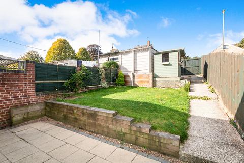 3 bedroom semi-detached house to rent, Packenham Road, Hampshire RG21