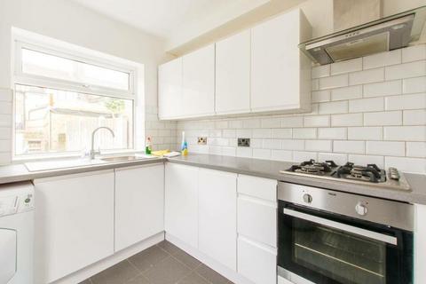 4 bedroom terraced house to rent, Abbey Road, London E15