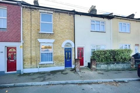 3 bedroom terraced house to rent, Mills Terrace, Kent ME4