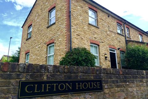 2 bedroom flat to rent, Clifton House Middle Hill, Surrey TW20