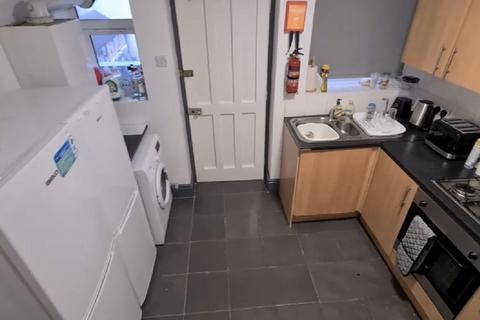 3 bedroom house share to rent, Flat 5d Trent Bridge Build, Nottingham NG2